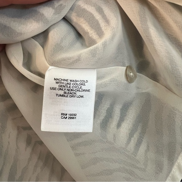 Alfred Dunner Zebra Print Button-Down Blouse Size 8P - Picture 6 of 10